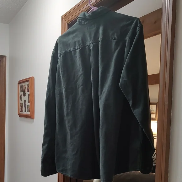 Eddie Bauer Forest Green Men's Button-Down Shirt - Picture 2 of 4